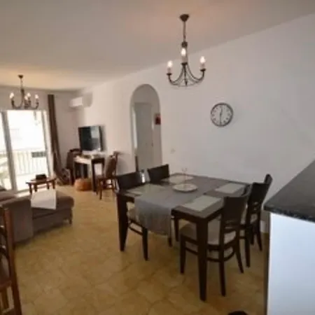 Homley Apartment *